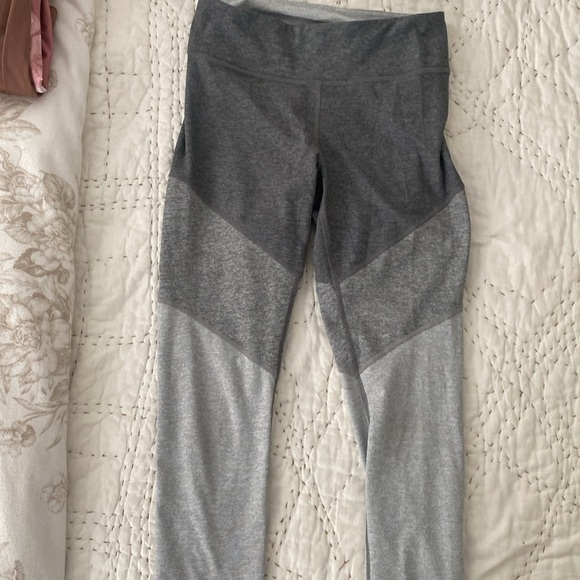 Lot of Outdoor Voices Leggings + top - Picture 6 of 7